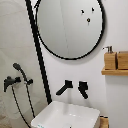 No 11 - Amarilia קונסטנצה