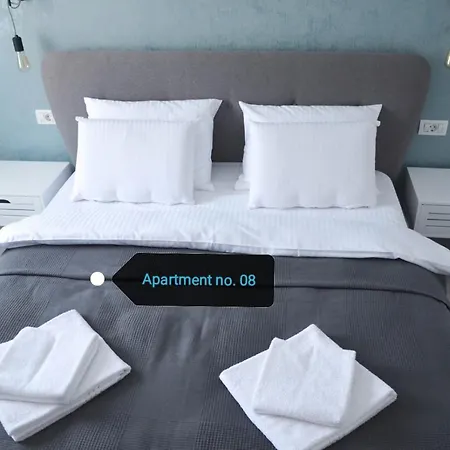 No 11 - Amarilia קונסטנצה